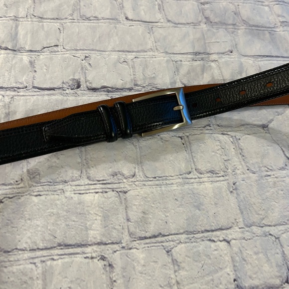 JOHNSTON & MURPHY MENS BLACK PEBBLE GRAIN LEATHER BELT SILVER BUCKLE SIZE 38 - Picture 6 of 8